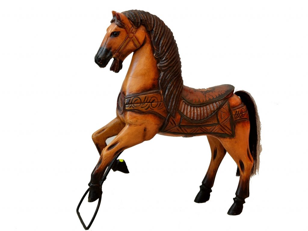 Cal vechi din lemn pictat manual