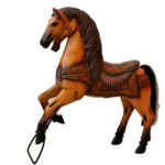 Cal vechi din lemn pictat manual