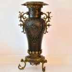 Vas japonez din bronz, alamă și aramă stantata.