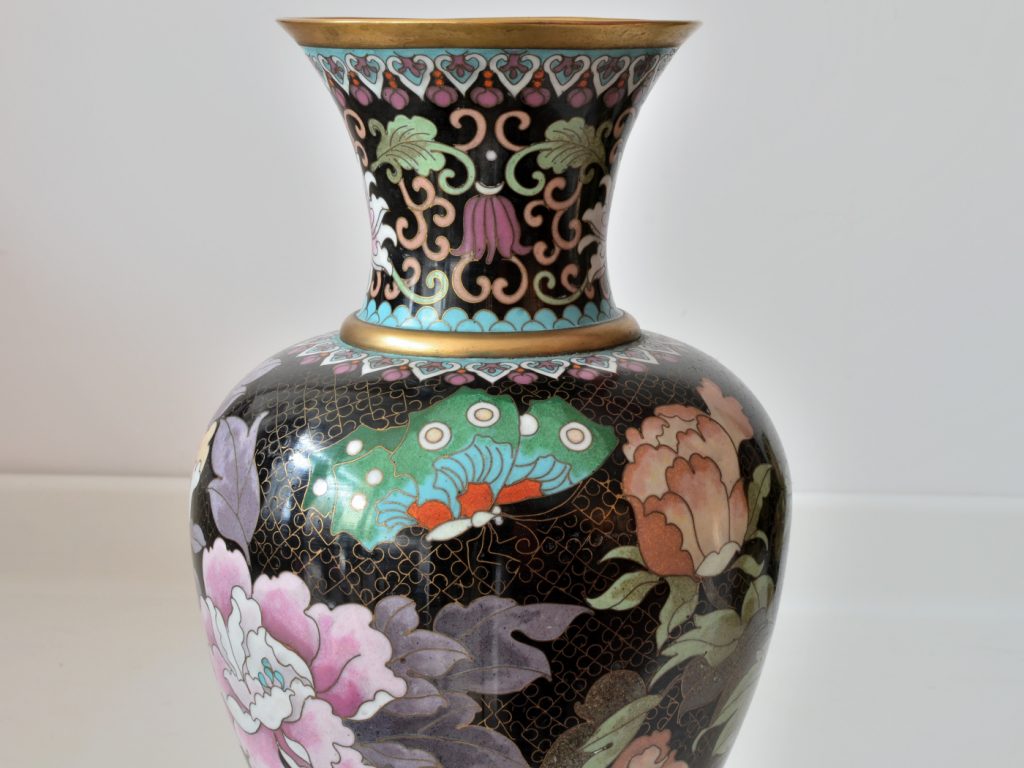 Vaza cloisonne veche de peste 50 ani, decorata cu bujori. - imagine 3
