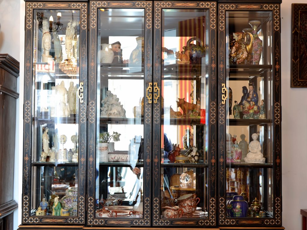 Vitrina chinezeasca  din lemn masiv pictata manual - imagine 4