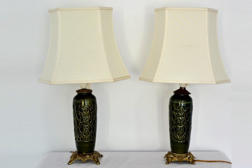 Set doua veioze din portelan dantelat Set doua veioze din portelan dantelat