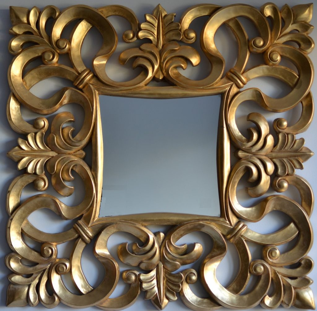 Oglinda cu rama din rasina