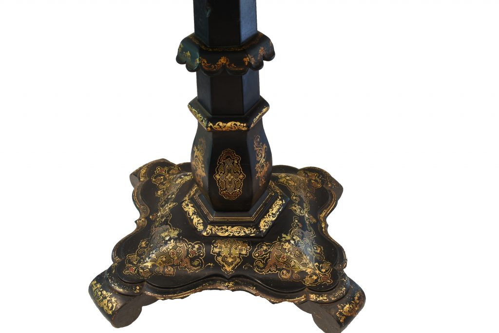 Cutie victoriana din papier-mache cu intarsii din sidef