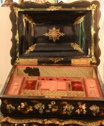 Cutie victoriana din papier-mache cu intarsii din sidef