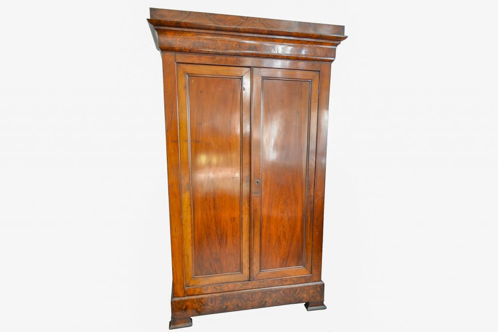 Dulap stil Louis Philippe din lemn de nuc