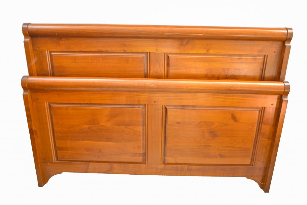 Pat din lemn de nuc stil Louis Philippe Pat din lemn de nuc stil Louis Philippe