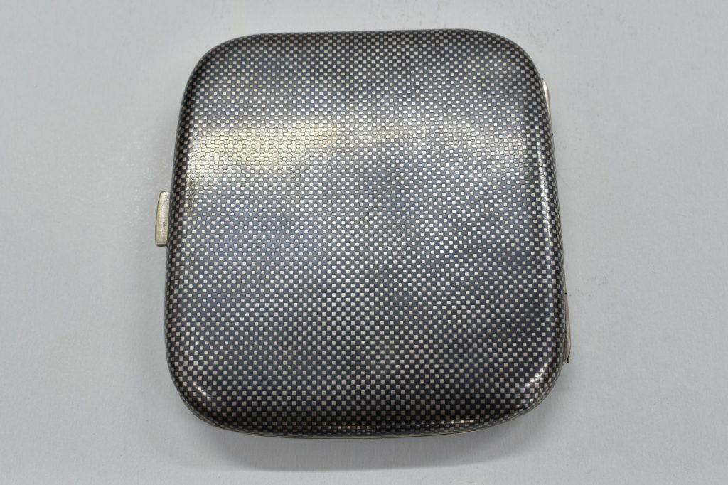 Tabachera din argint Tabachera din argint