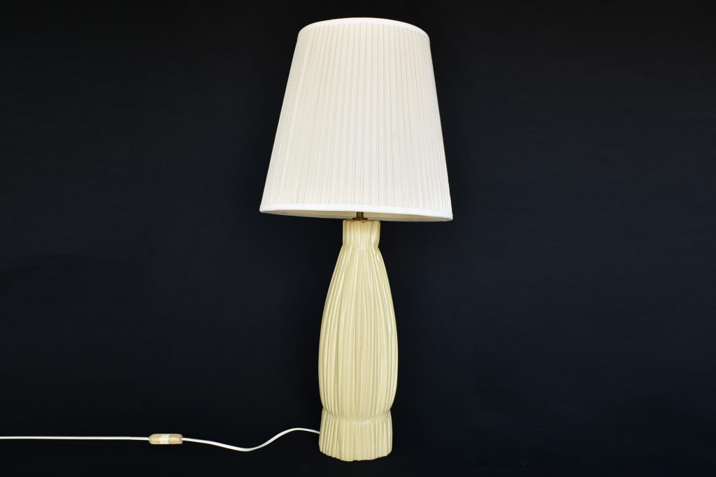 Veioza cu corp din portelan Veioza cu corp din portelan