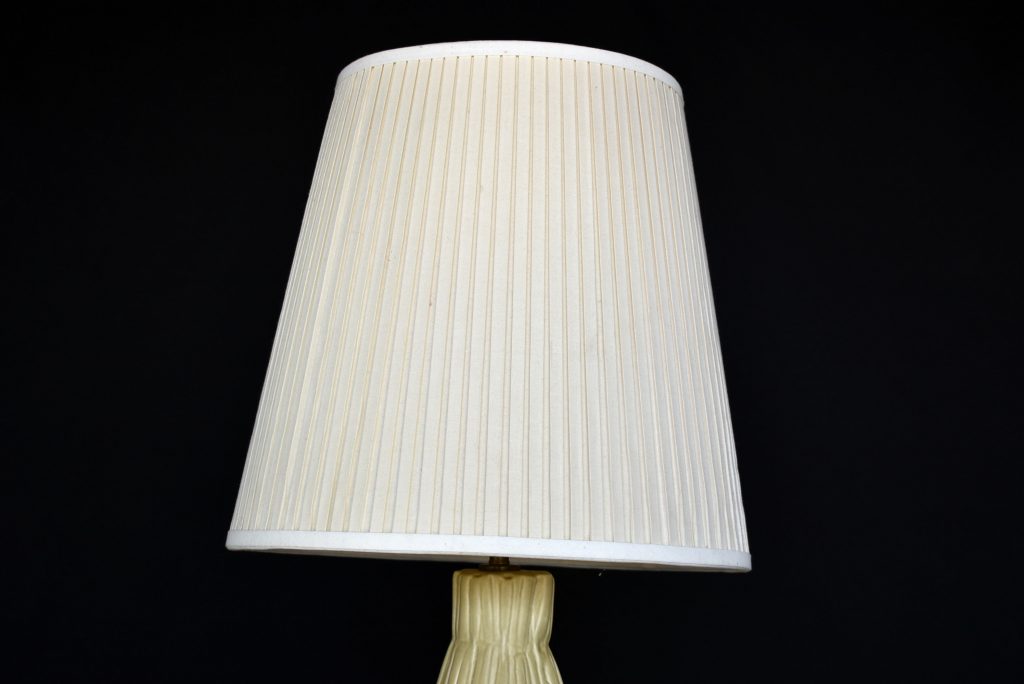 Veioza cu corp din portelan