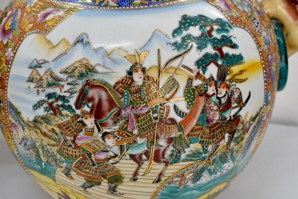 Doua vase Satsuma din portelan Doua vase Satsuma din portelan