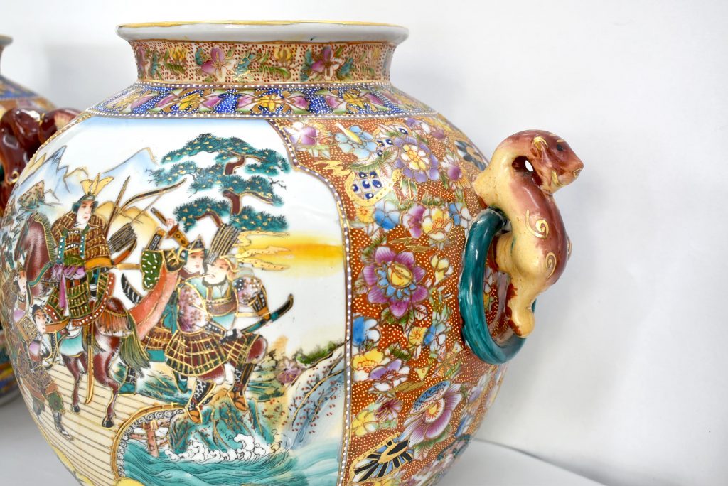 Doua vase Satsuma din portelan Doua vase Satsuma din portelan