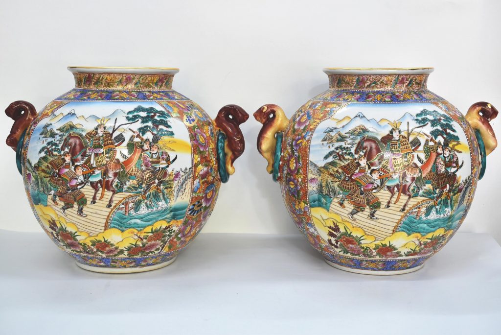 Doua vase Satsuma din portelan Doua vase Satsuma din portelan