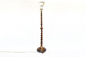 Lampadar cu picior din lemn de nuc si abajur aluminiu