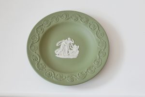 Farfuriuta din ceramica Jasperware Wedgwood