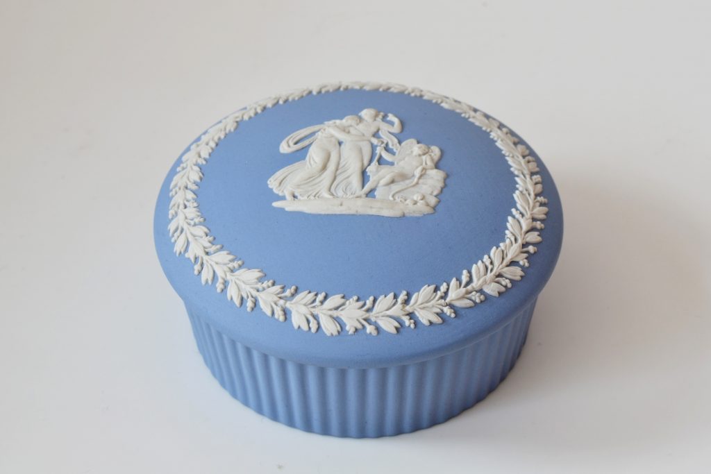 Caseta din ceramica stil Jasperware Wegdwood Caseta din ceramica stil Jasperware Wegdwood