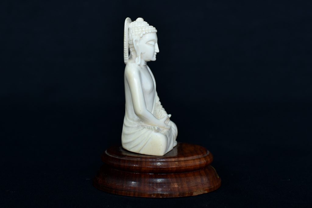 Statueta Buddha din fildes de hipopotam