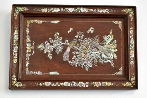 Panou din lemn si intarsii scoica Pawa