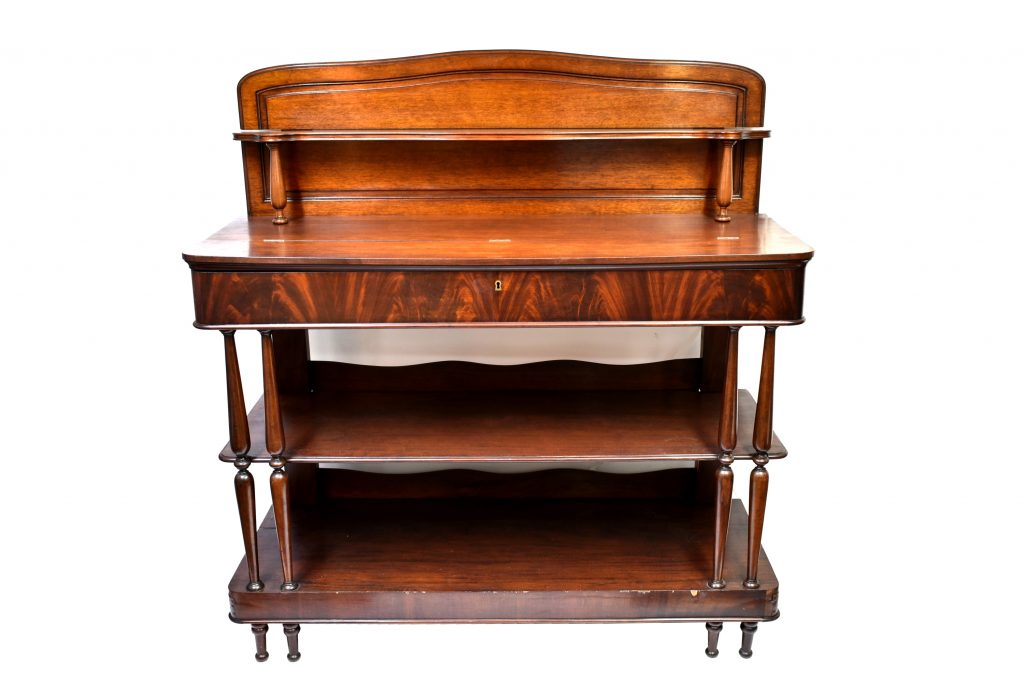 Credent stil Louis Philippe