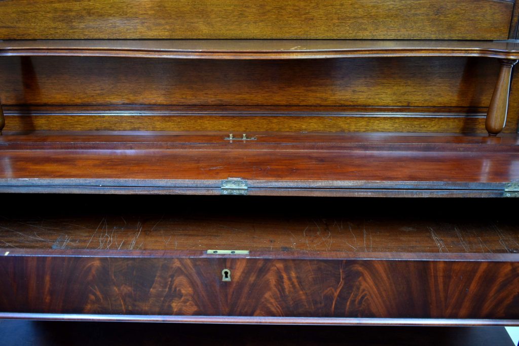 Credent stil Louis Philippe