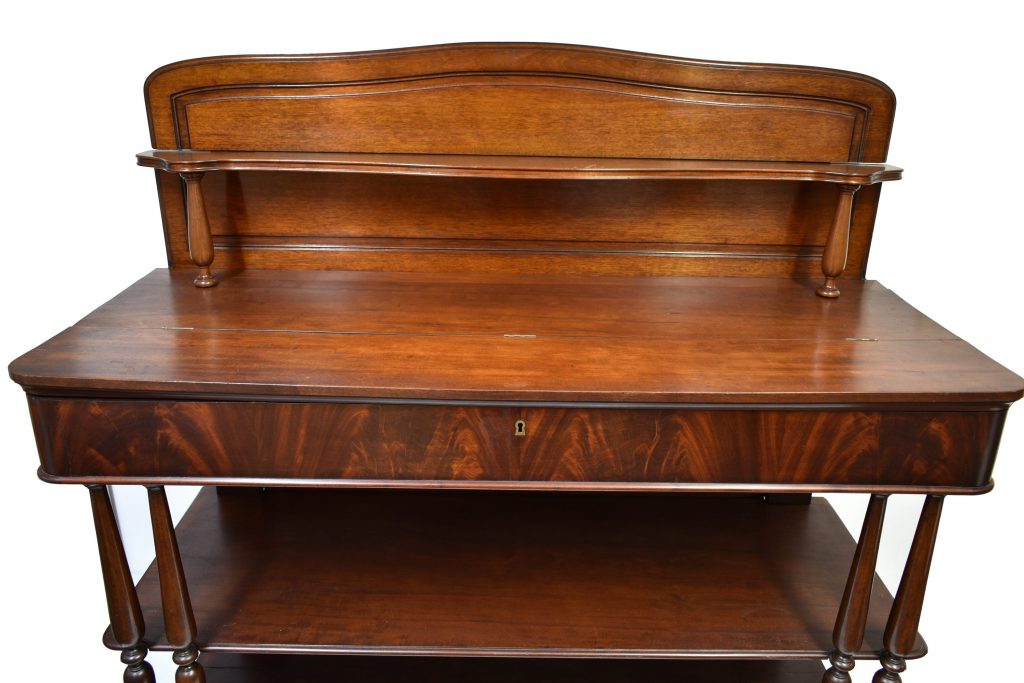 Credent stil Louis Philippe