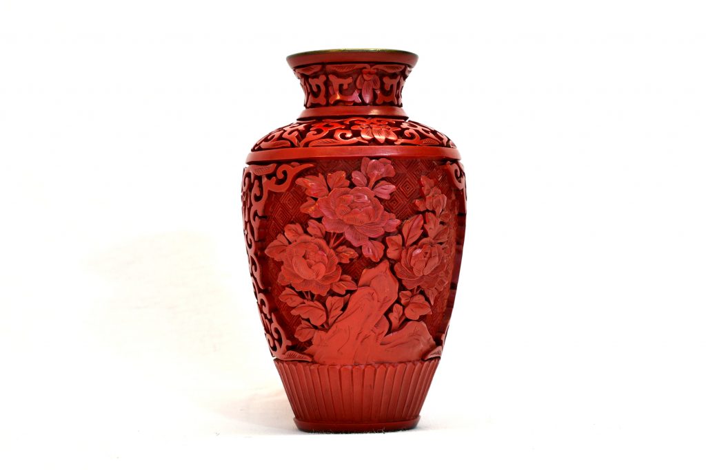 Vaza din cinabru Vaza din cinabru