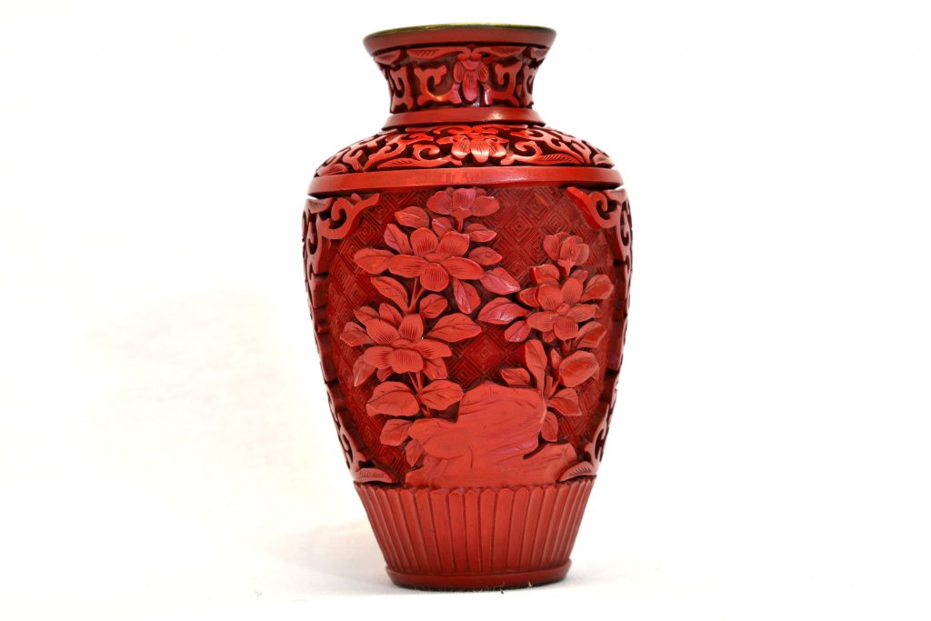 Vaza din cinabru Vaza din cinabru