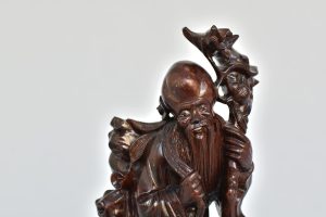 Statueta Intelept cu piersica