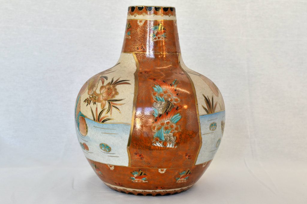 Vas asiatic din ceramica Vas asiatic din ceramica