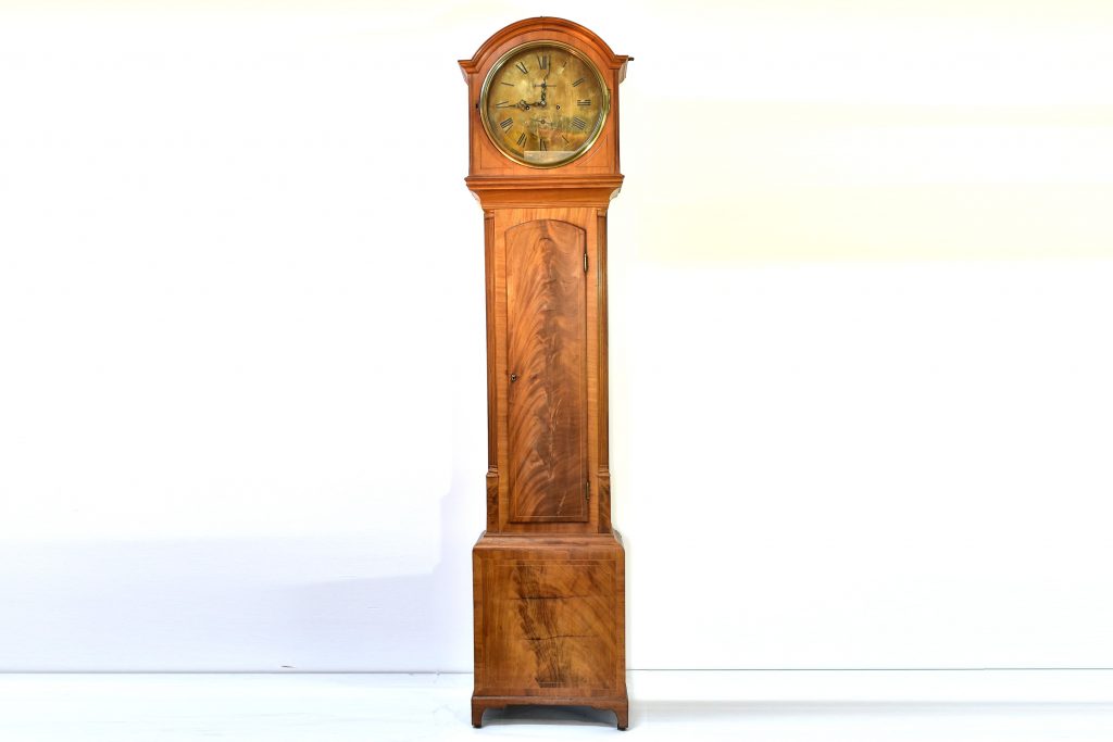 Pendula de podea englezeasca