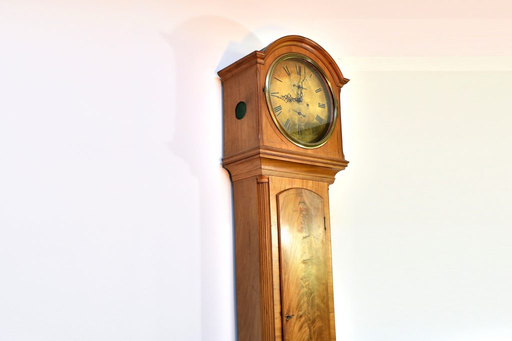 Pendula de podea englezeasca