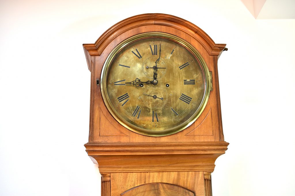 Pendula de podea englezeasca