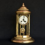 Ceas cilindric cu coloane