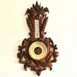 Barometru aneroid cu lemn sculptat