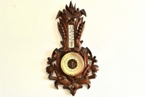 Barometru aneroid cu lemn sculptat