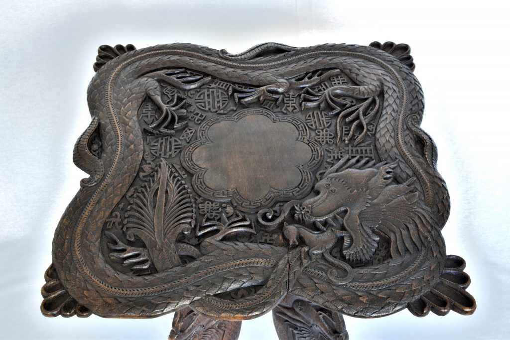 Masuta orientala cu dragon