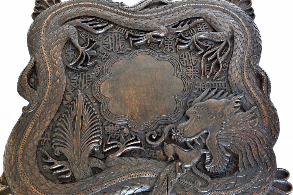 Masuta orientala cu dragon