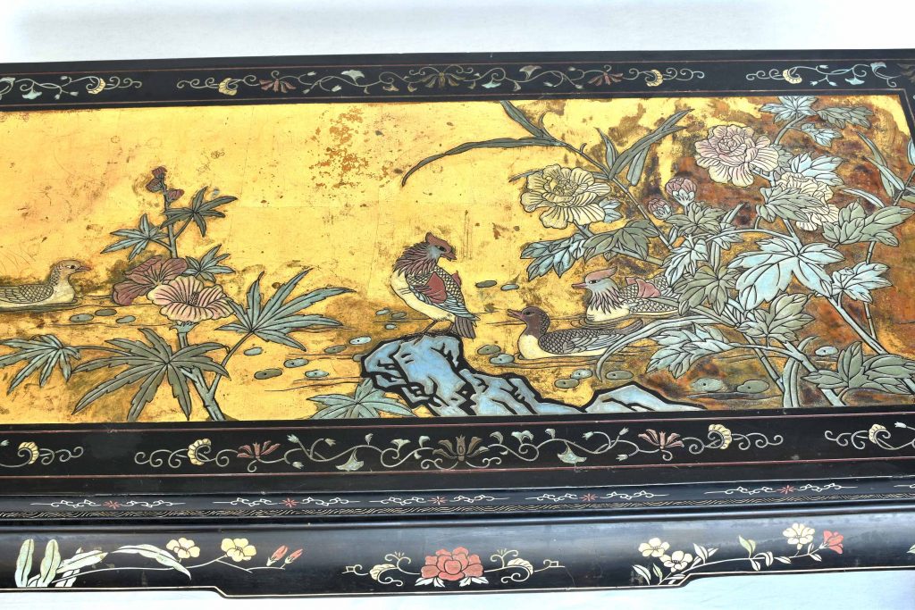 Masa cu foita de aur Masa cu foita de aur