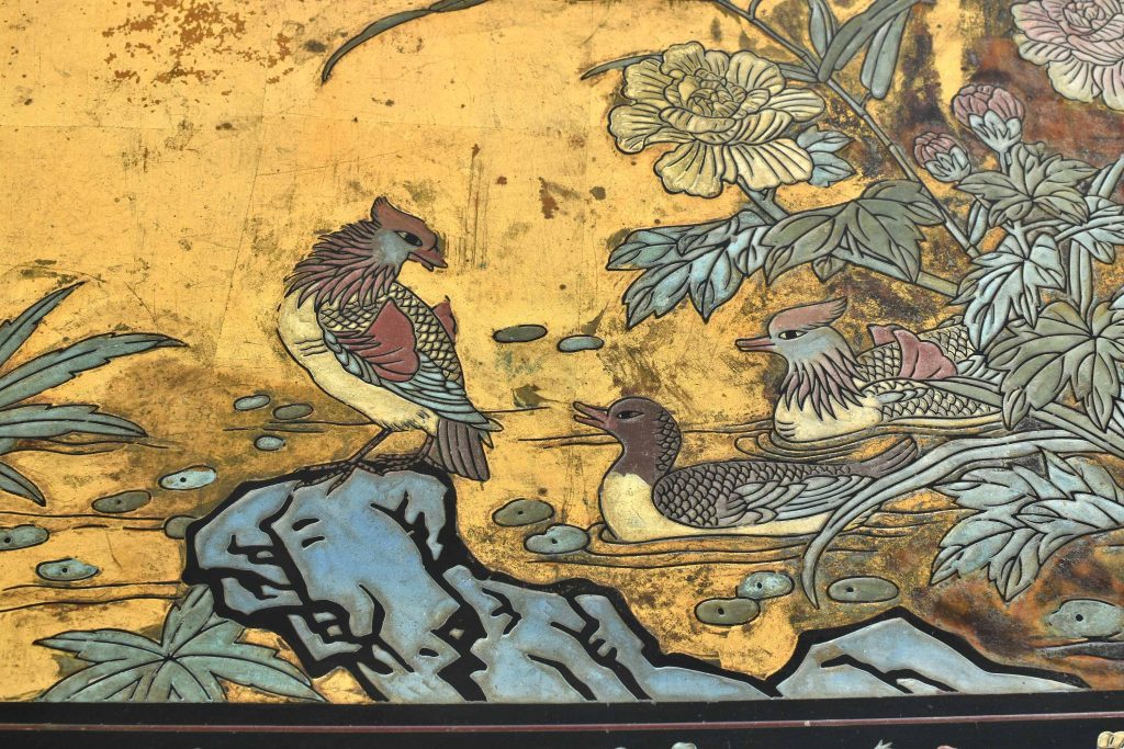 Masa cu foita de aur Masa cu foita de aur