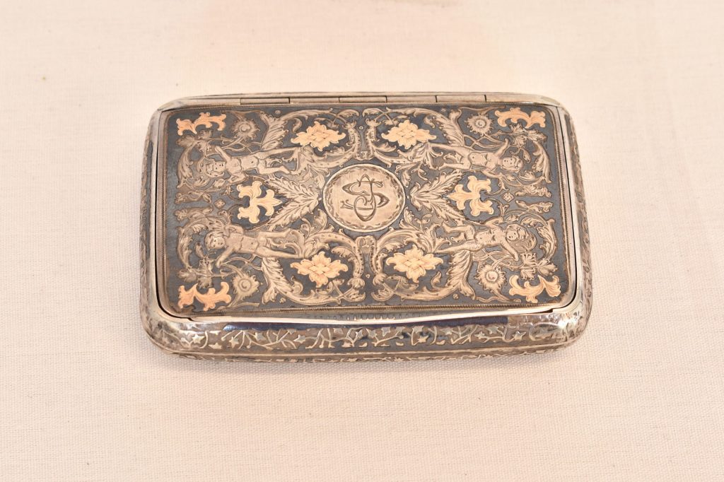 Tabachera din argint Tabachera din argint