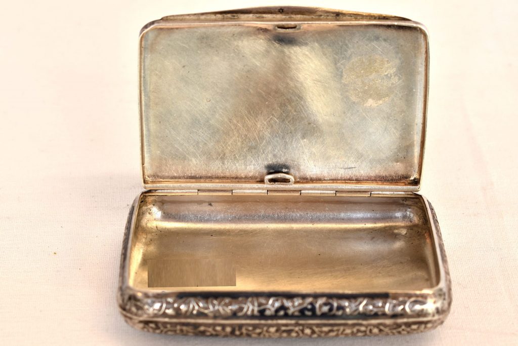 Tabachera din argint Tabachera din argint