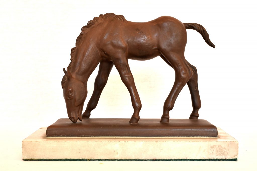 Statueta cal pascand Statueta cal pascand