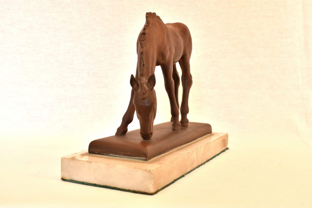 Statueta cal pascand Statueta cal pascand