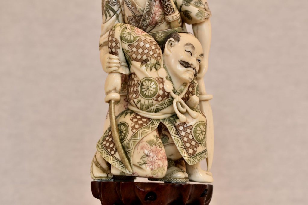 Statueta din fildes scena de lupta cu razboinica Itagaki