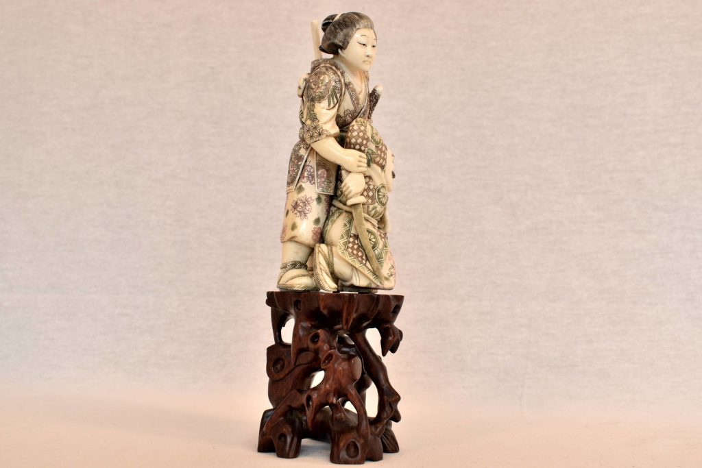 Statueta din fildes scena de lupta cu razboinica Itagaki