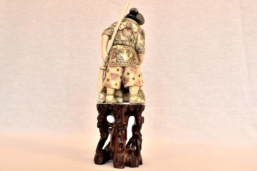 Statueta din fildes scena de lupta cu razboinica Itagaki