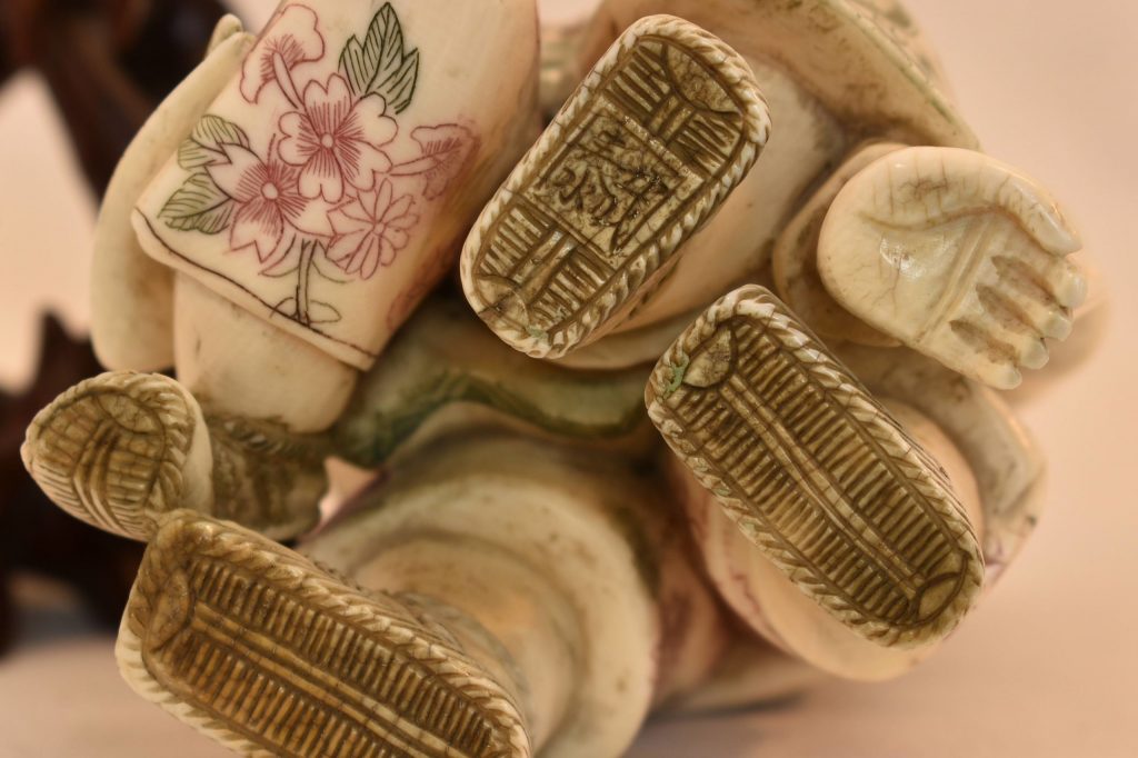 Statueta din fildes scena de lupta cu razboinica Itagaki