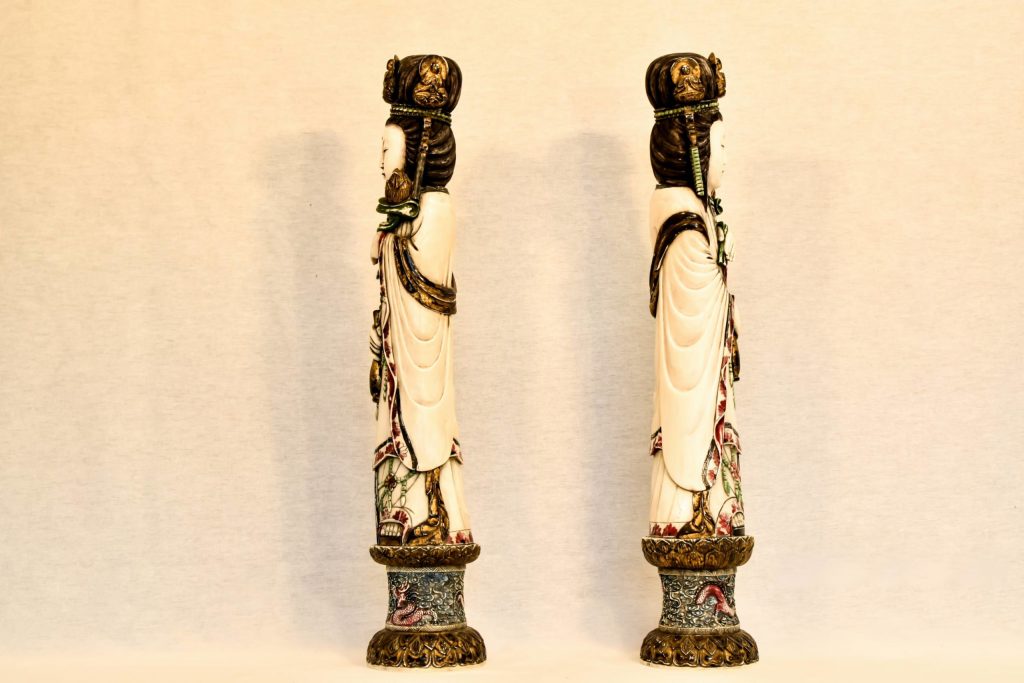 Pereche de statuete din fildes Pereche de statuete din fildes