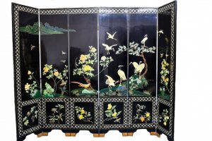 Paravan chinezesc cu pietre sculptate