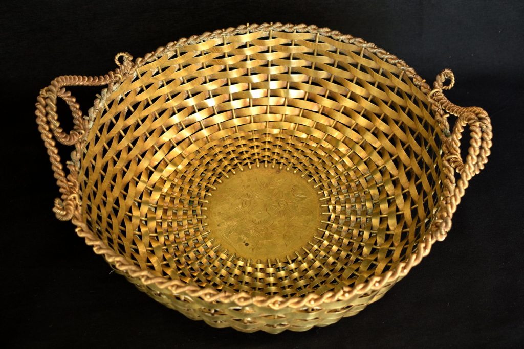 Fructiera cu impletituri din bronz aurit Fructiera cu impletituri din bronz aurit